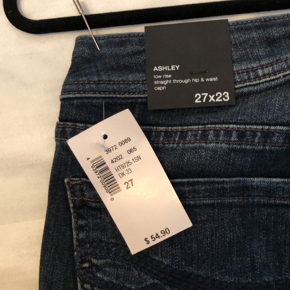 NWT REVOLUTION ASHLEY CAPRI 27x23 ULTRA SOFT STRAIGHT THRU HIP & WAIST #084 - Picture 3 of 10